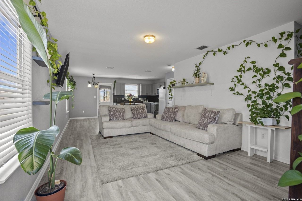 5923 Fox Cyn - Photo 4 of 20