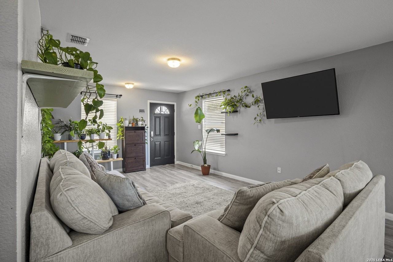 5923 Fox Cyn - Photo 6 of 20