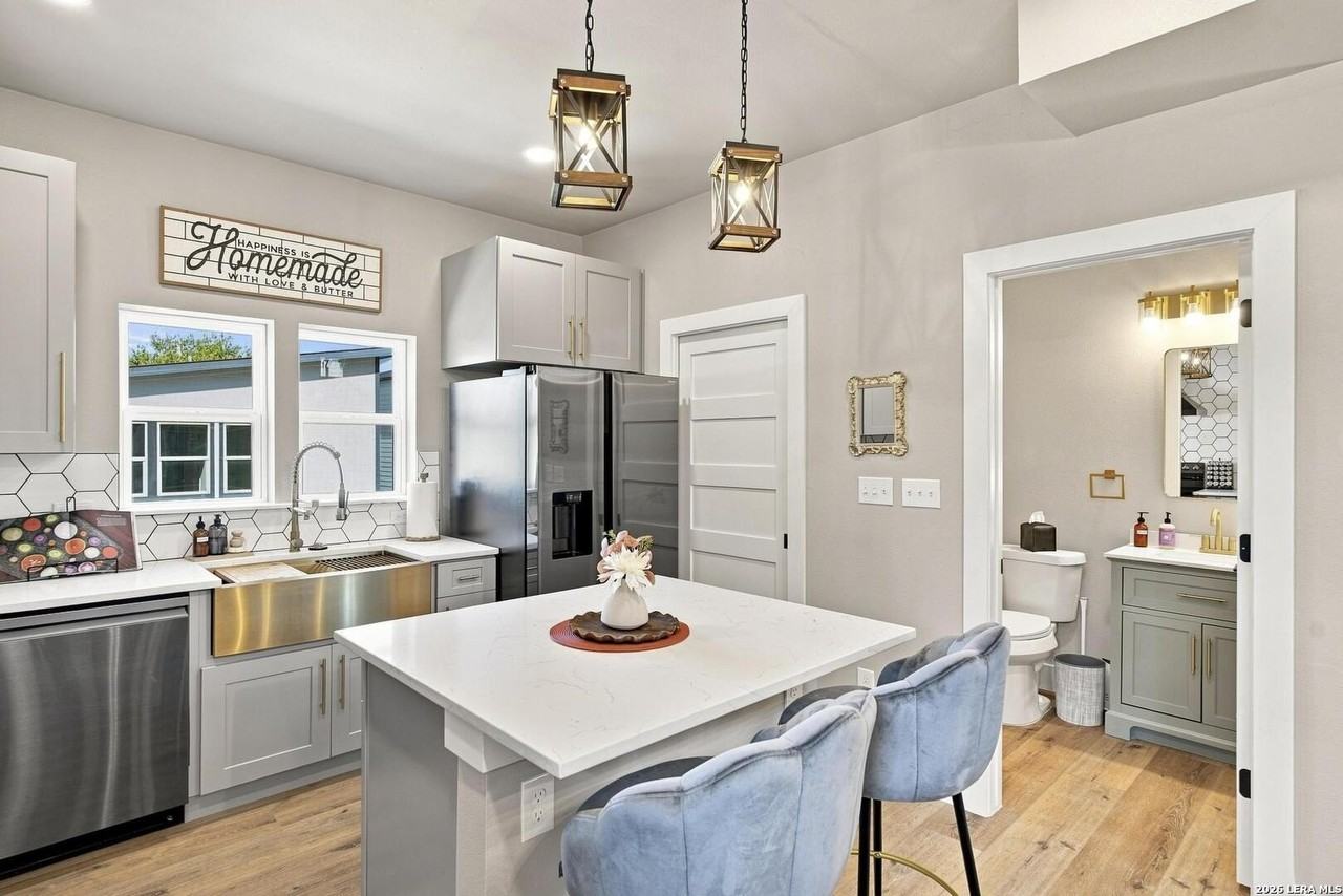 1823 Burnet St #102 - Photo 6 of 19