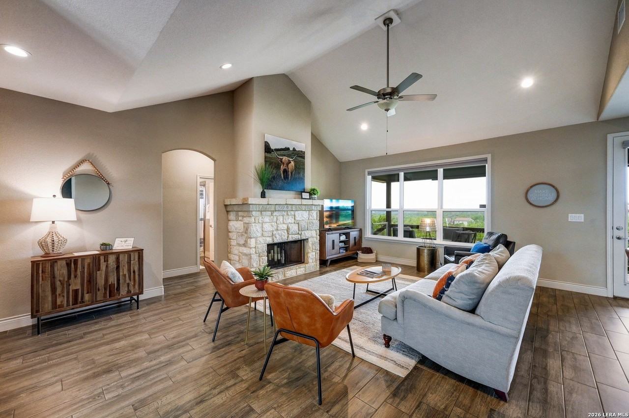 1375 Parton Rd - Photo 4 of 26