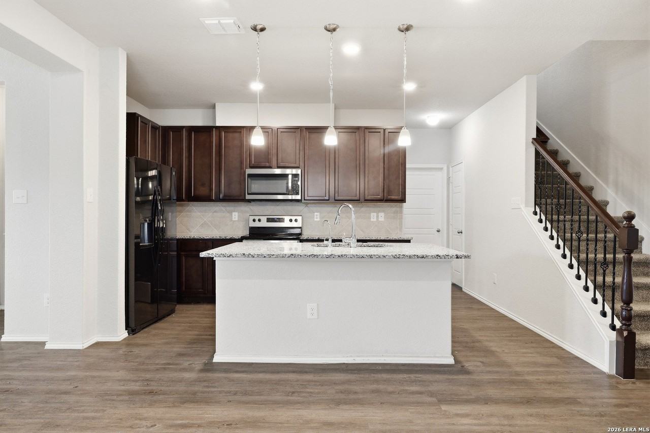 7923 Navarro Mls - Photo 4 of 30