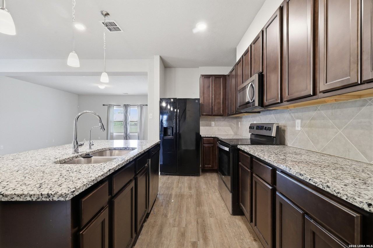 7923 Navarro Mls - Photo 5 of 30