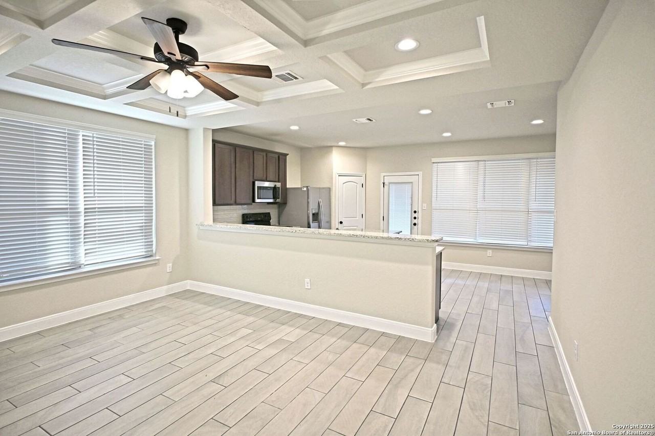 1661 Barrett Ave - Photo 4 of 33