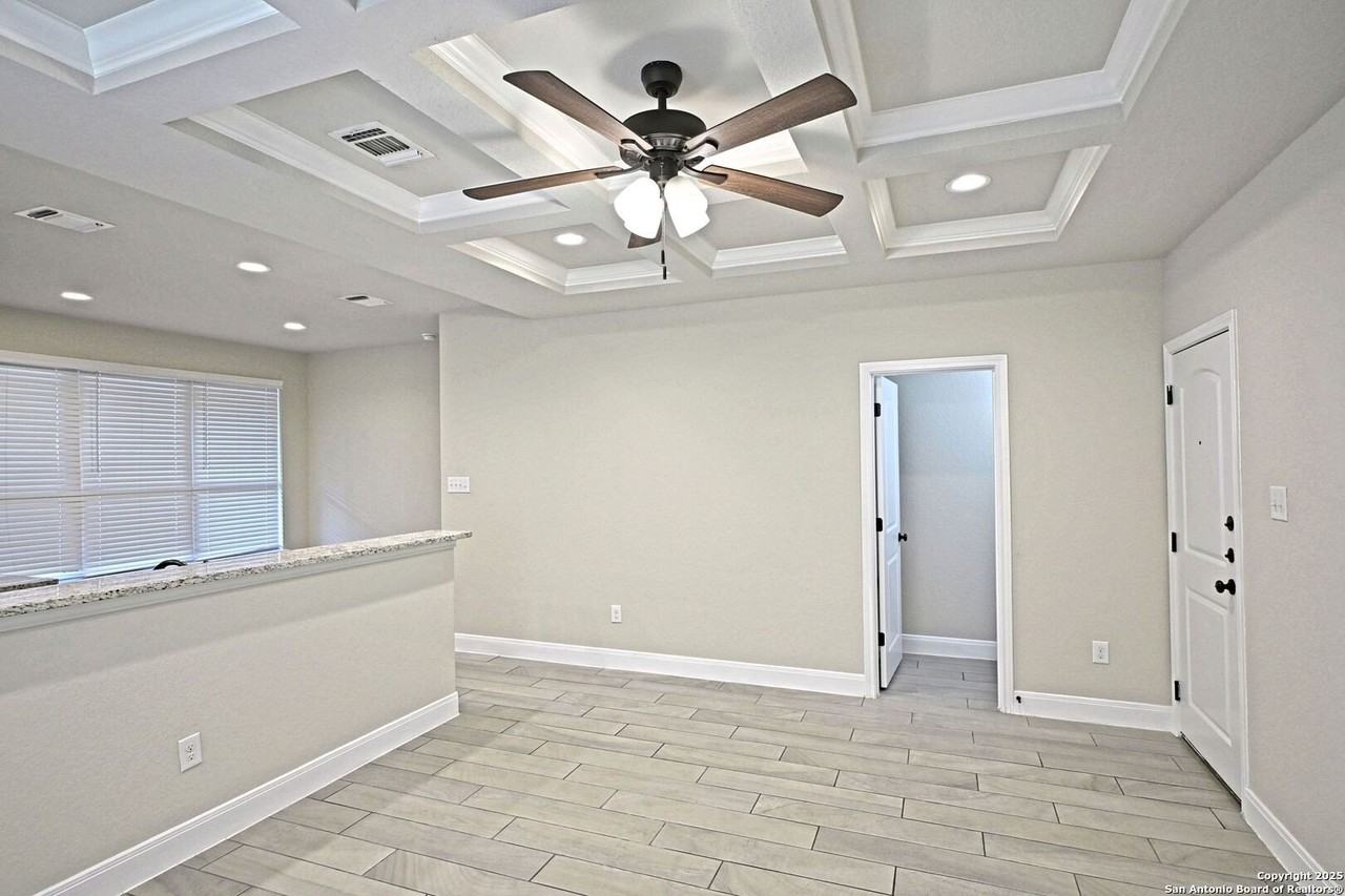 1661 Barrett Ave - Photo 5 of 33