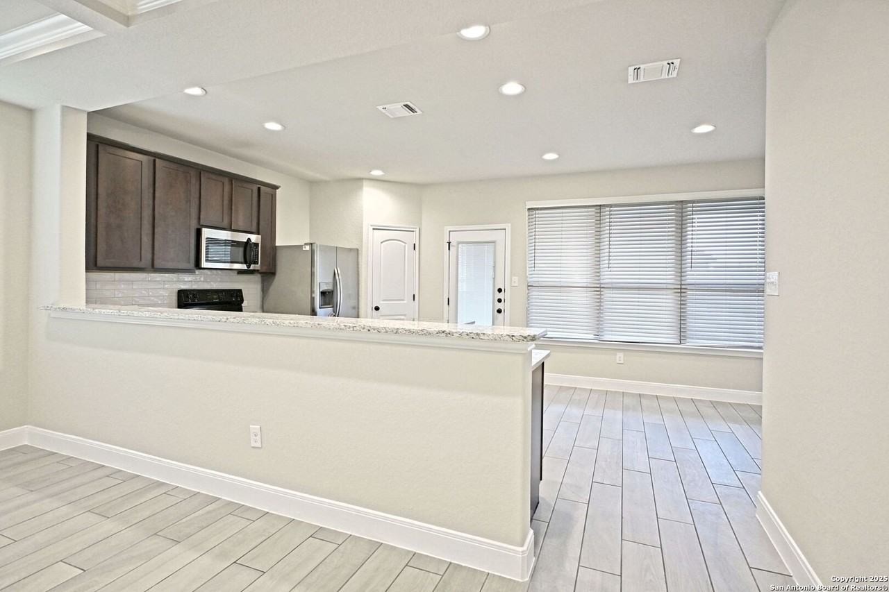 1661 Barrett Ave - Photo 7 of 33