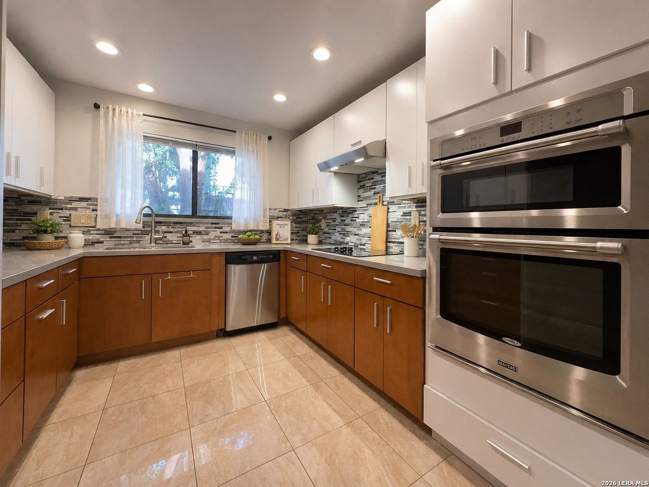 19739 Encino Way - Photo 5 of 50
