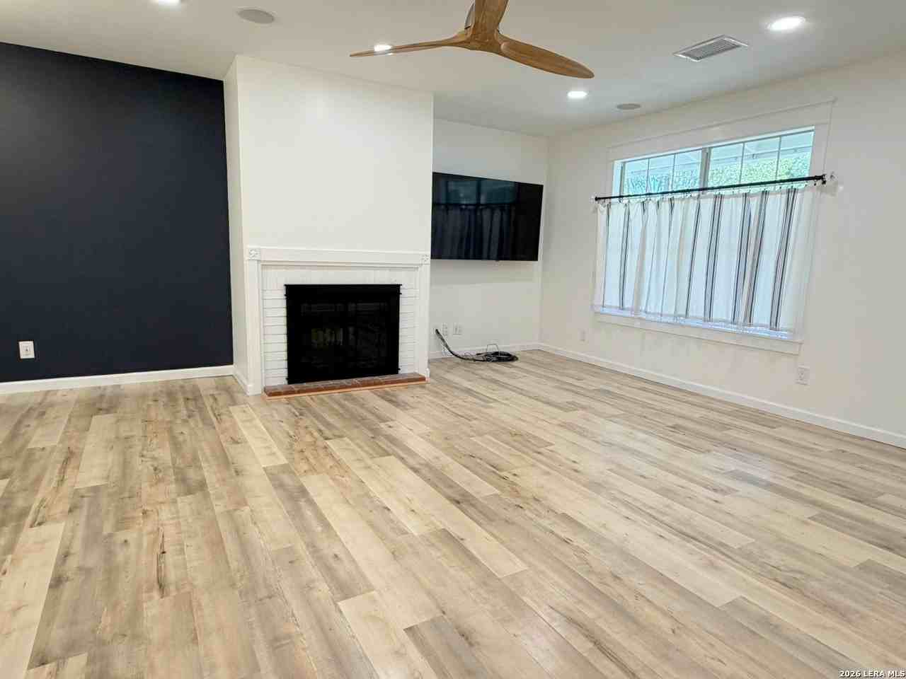221 Felps Dr - Photo 6 of 21