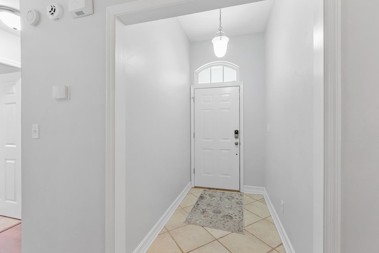 2521 Heathrow Dr - Photo 5 of 36