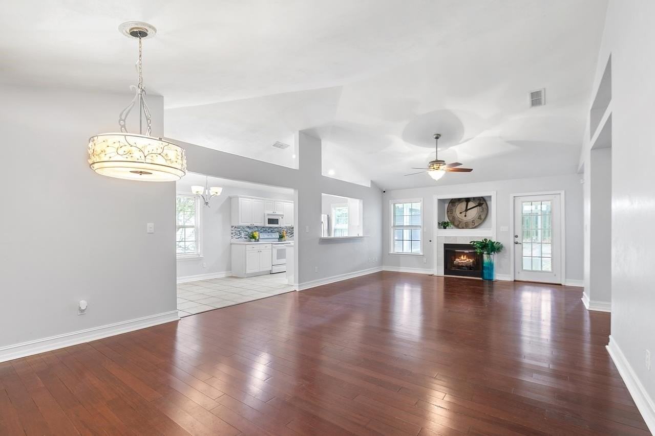2521 Heathrow Dr - Photo 6 of 36