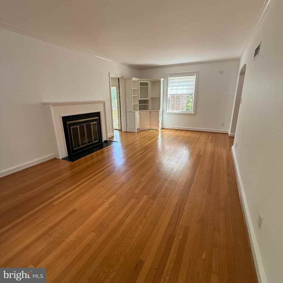 3121 Quebec Pl Nw - Photo 4 of 31