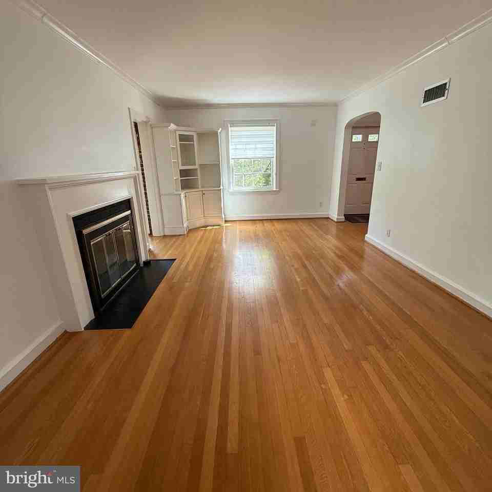 3121 Quebec Pl Nw - Photo 5 of 31