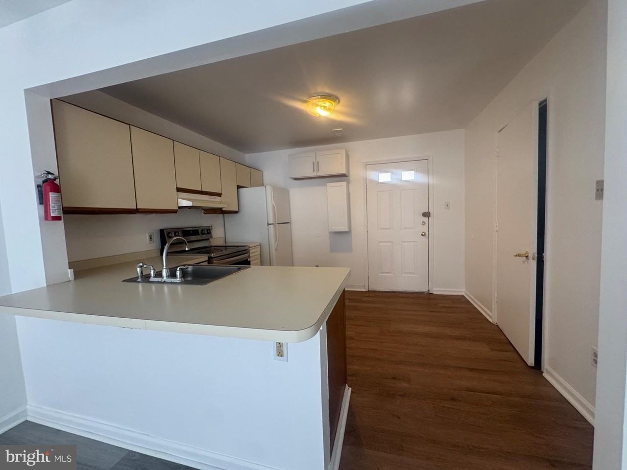 1107 Van Buren Way - Photo 4 of 12