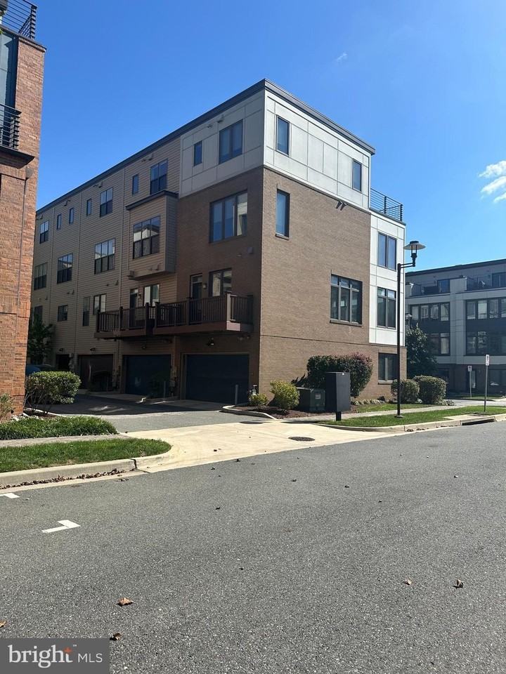 8051 Tribeca St - Photo 3 of 35