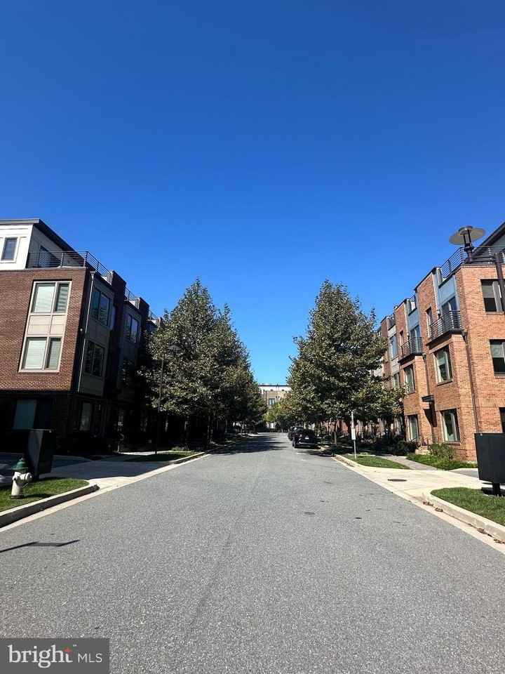 8051 Tribeca St - Photo 5 of 35