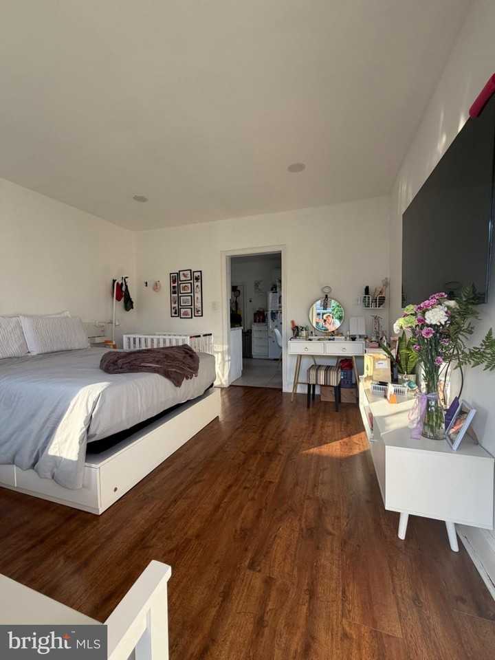 844 Spruce St #1 - Photo 2 of 12