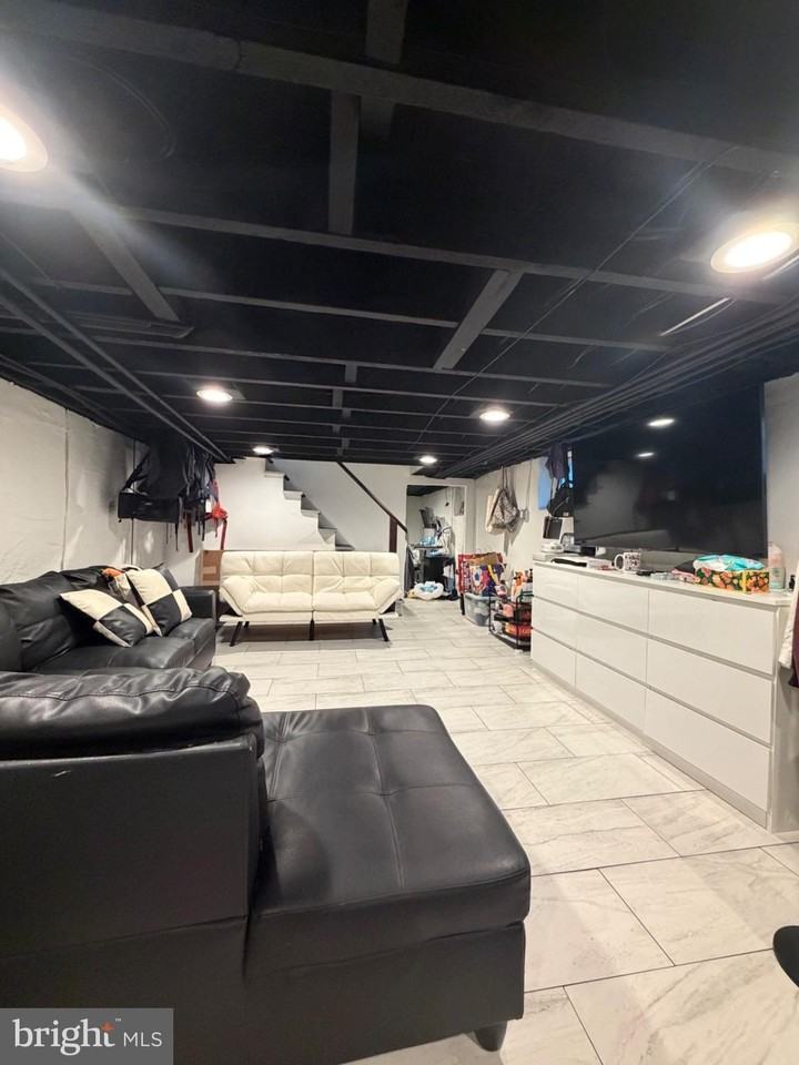 844 Spruce St #1 - Photo 5 of 12