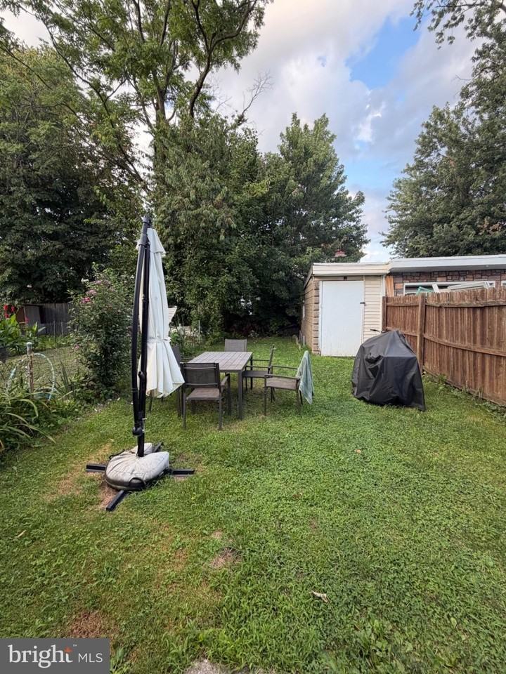844 Spruce St #1 - Photo 6 of 12
