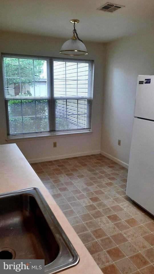 201 Sparrow Rd - Photo 5 of 14