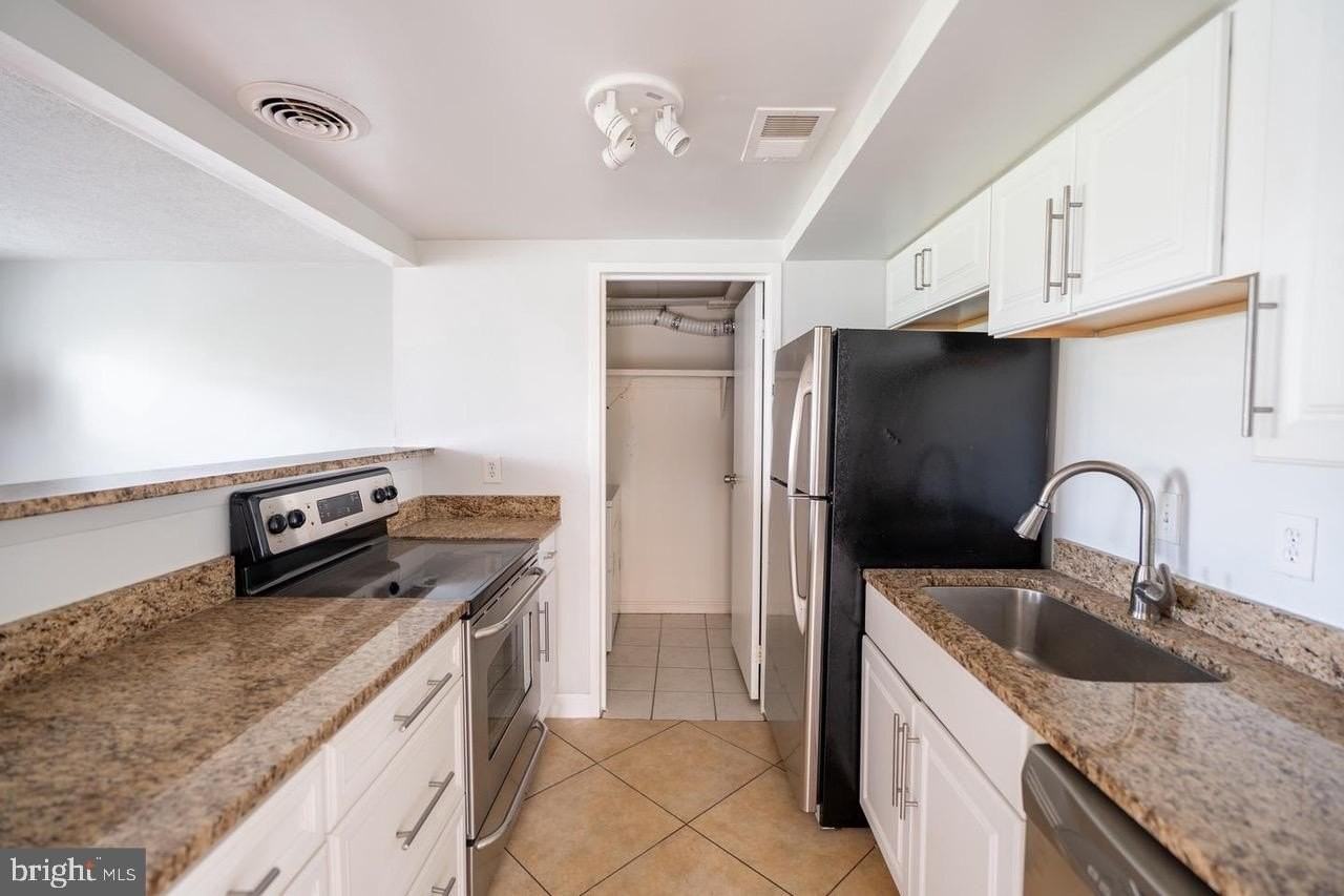 9570 Hagel Cir #D - Photo 2 of 9