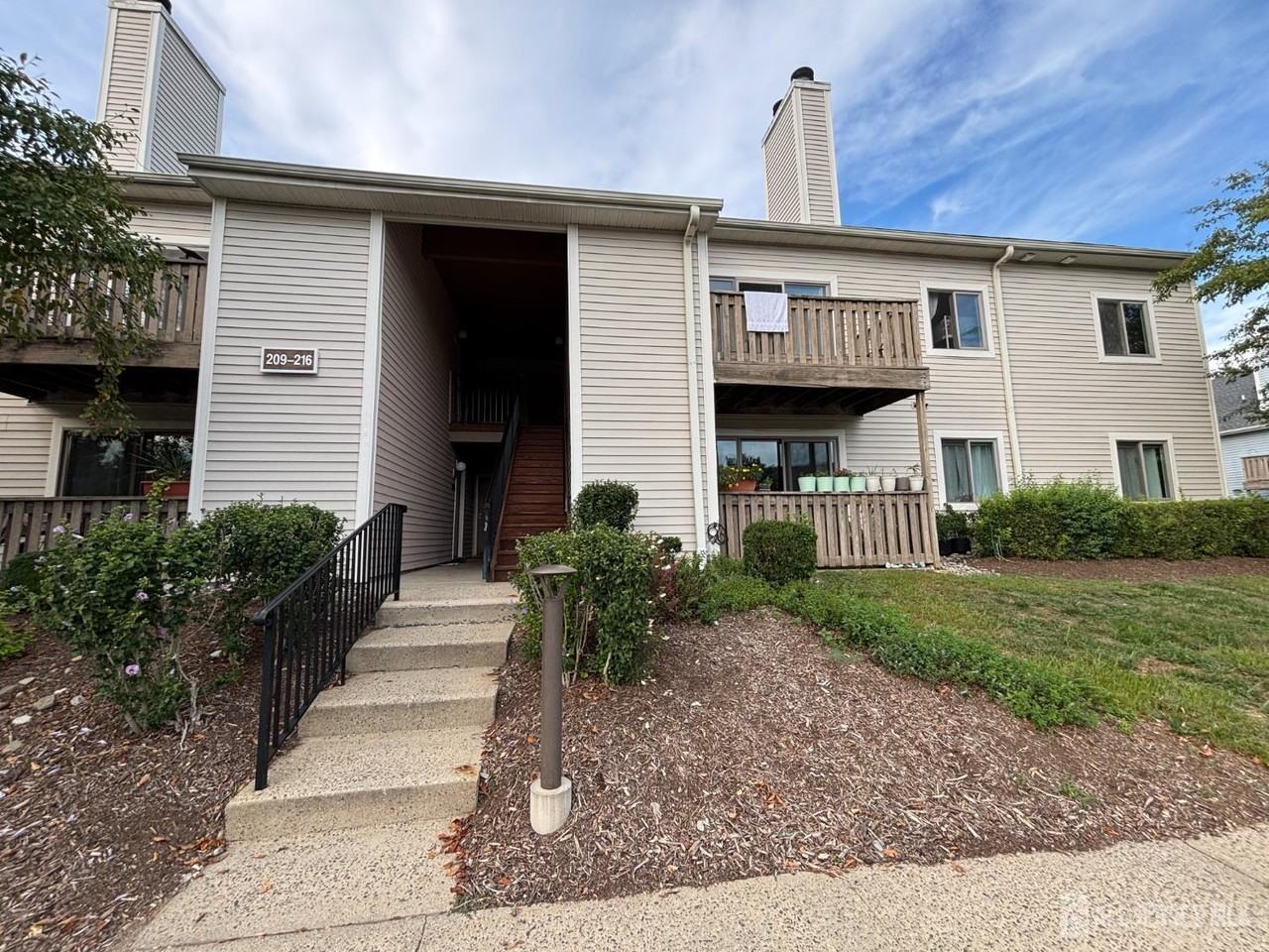 215 Aspen Dr - Photo 2 of 24