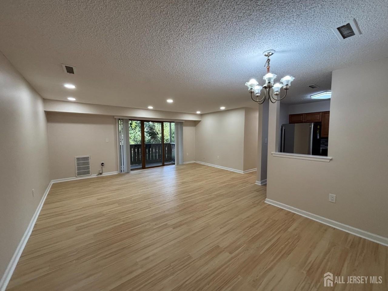 215 Aspen Dr - Photo 4 of 24