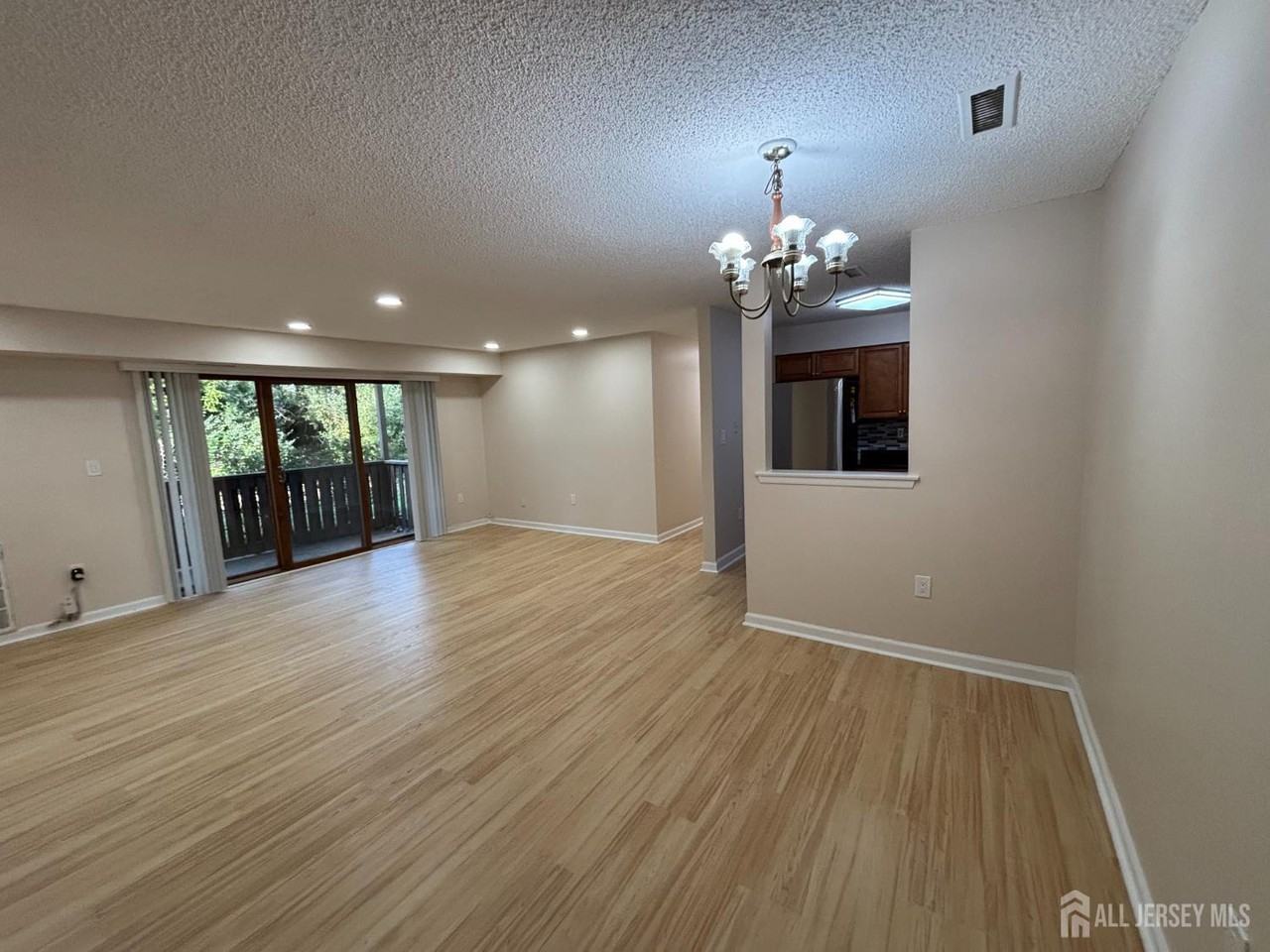 215 Aspen Dr - Photo 5 of 24