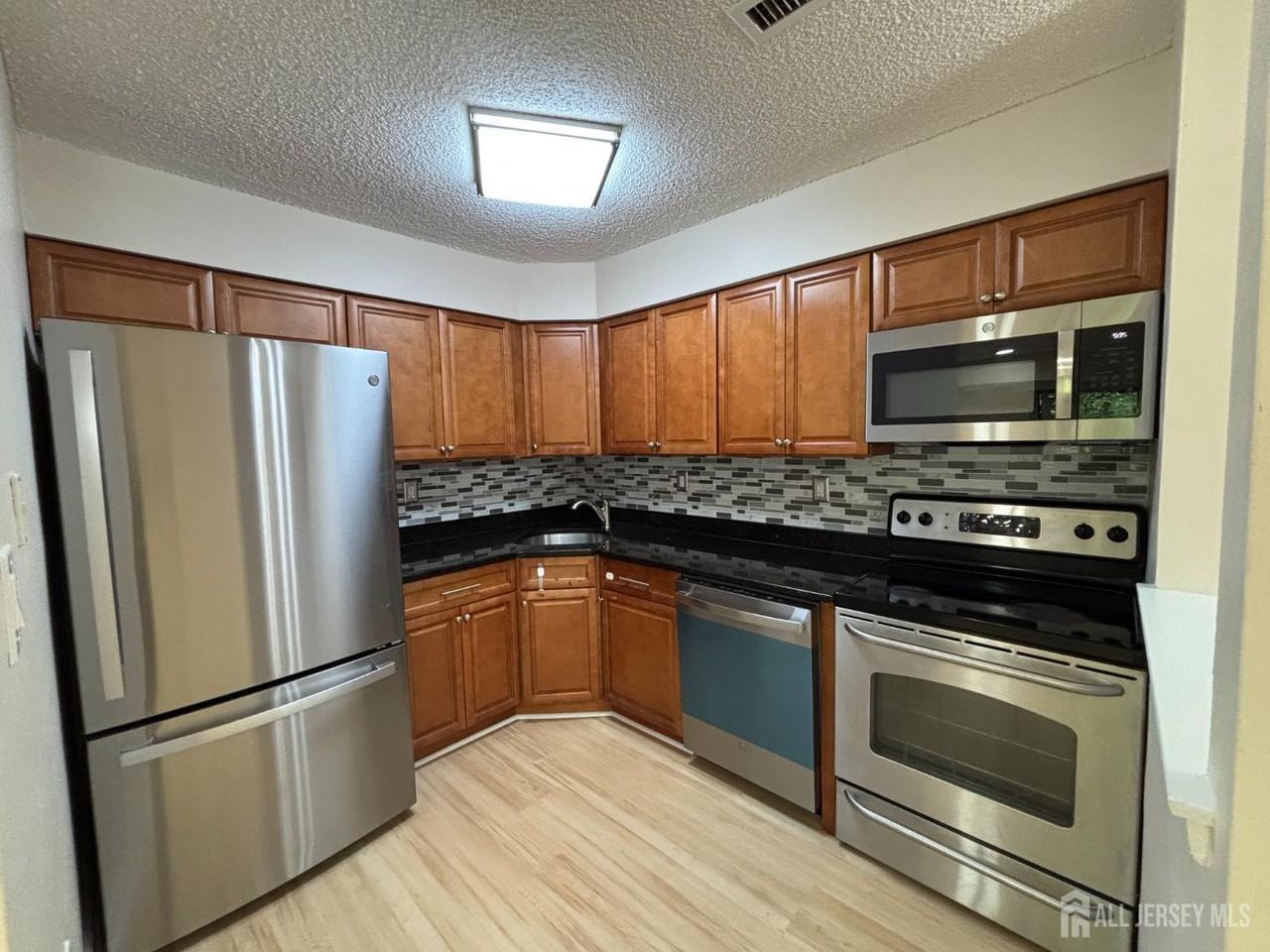 215 Aspen Dr - Photo 7 of 24