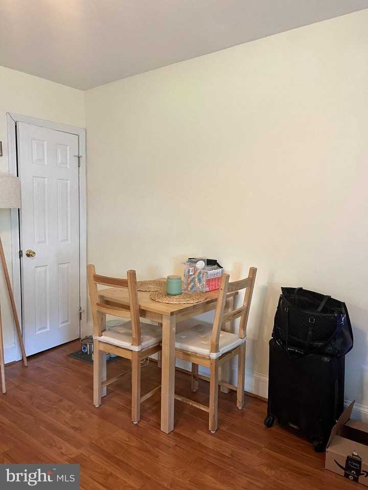 101 E Locust St - Photo 4 of 23