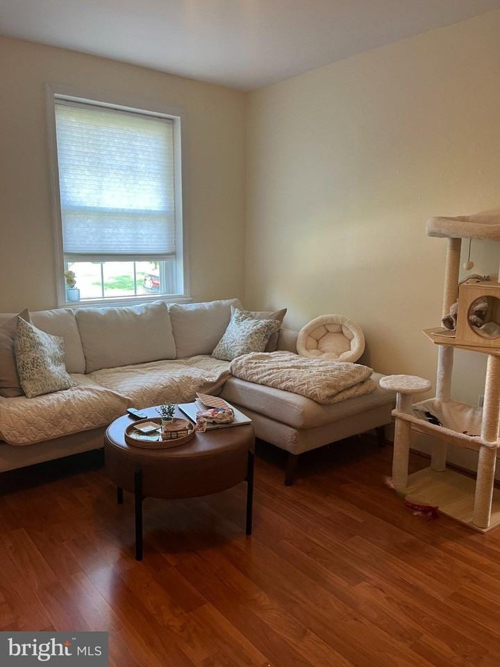 101 E Locust St - Photo 5 of 23