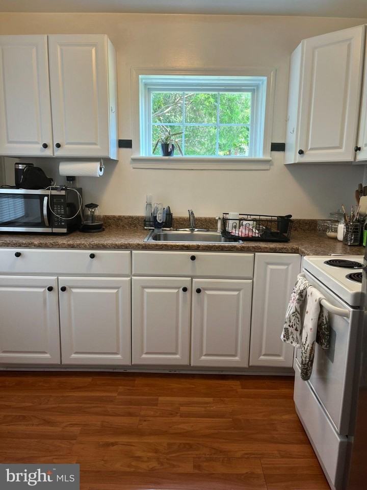 101 E Locust St - Photo 6 of 23