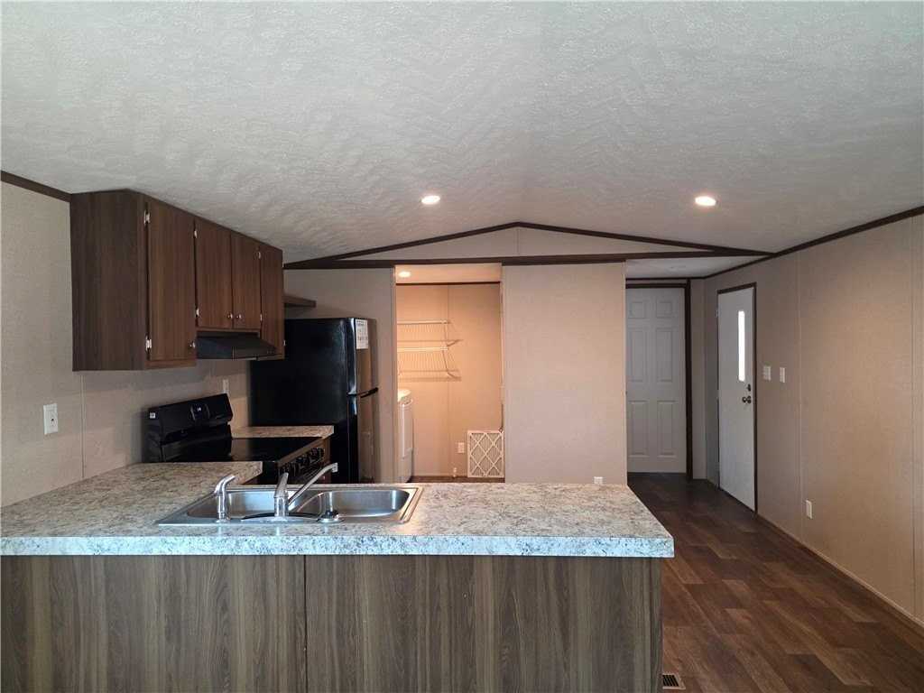 1775 Sea Creek Dr - Photo 4 of 23