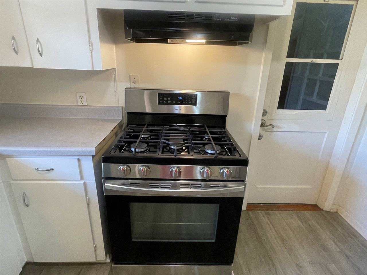 5042 Grape St - Photo 3 of 23