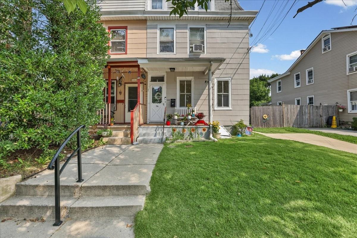 122 S Davis St #A - Photo 2 of 50