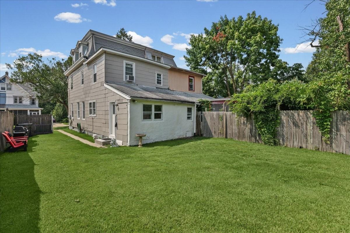 122 S Davis St #A - Photo 3 of 50