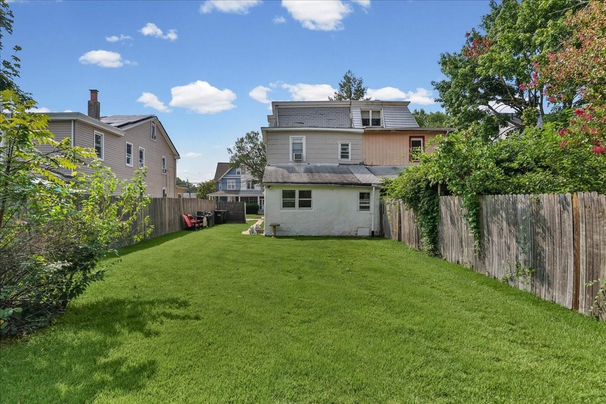 122 S Davis St #A - Photo 4 of 50