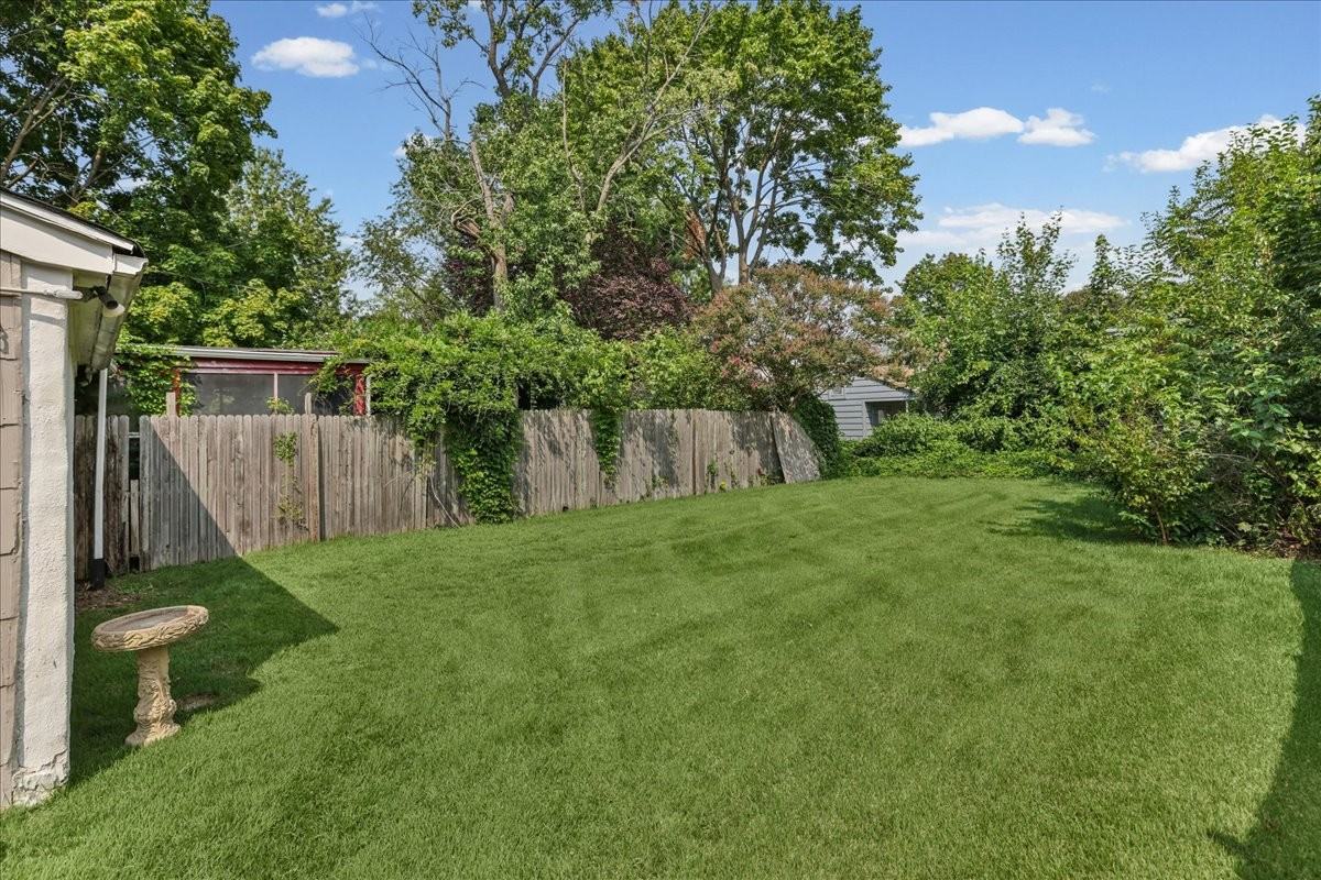 122 S Davis St #A - Photo 5 of 50