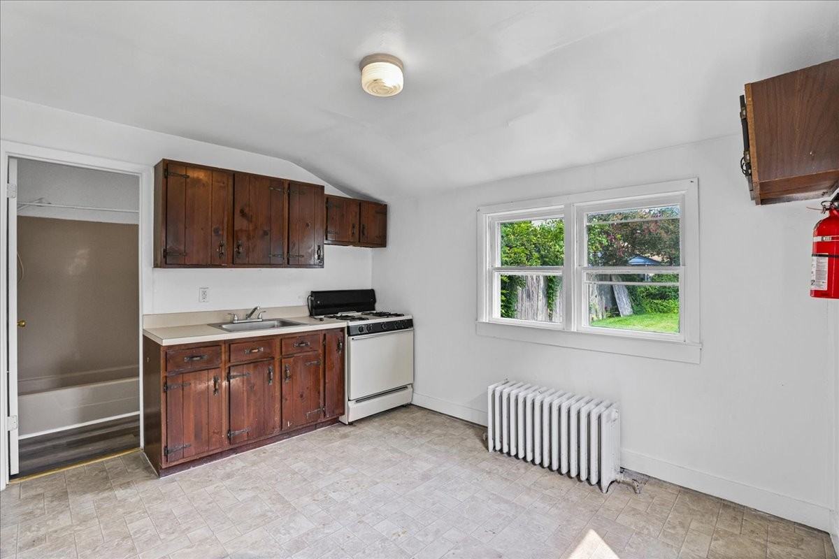 122 S Davis St #A - Photo 6 of 50
