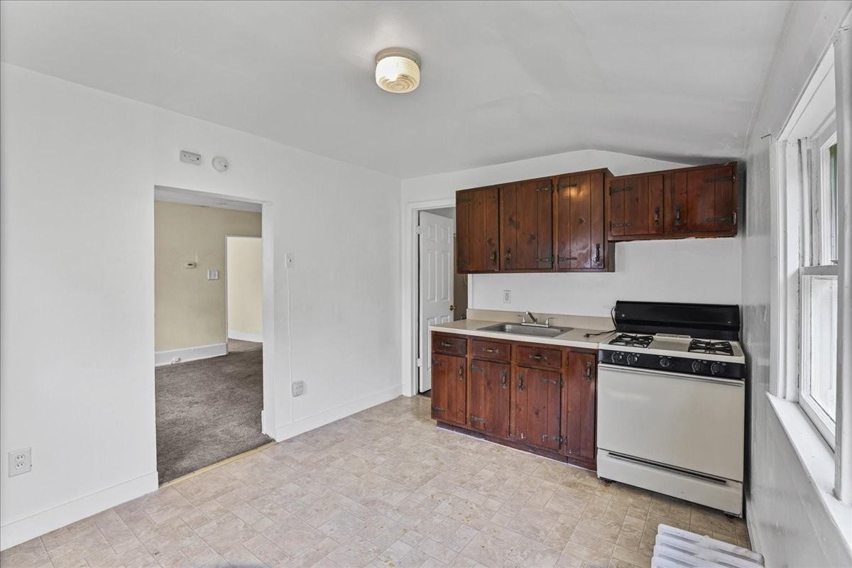 122 S Davis St #A - Photo 7 of 50