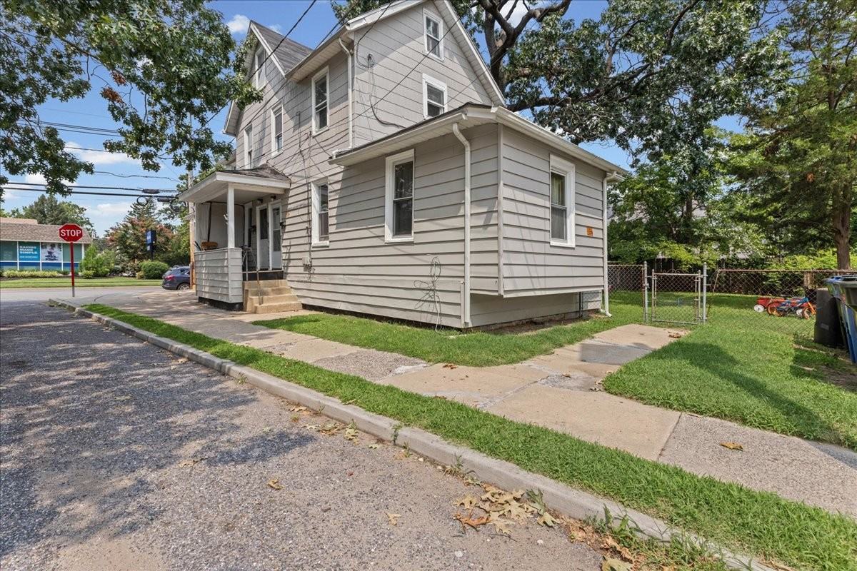 601 Wesley Ave #C - Photo 3 of 30
