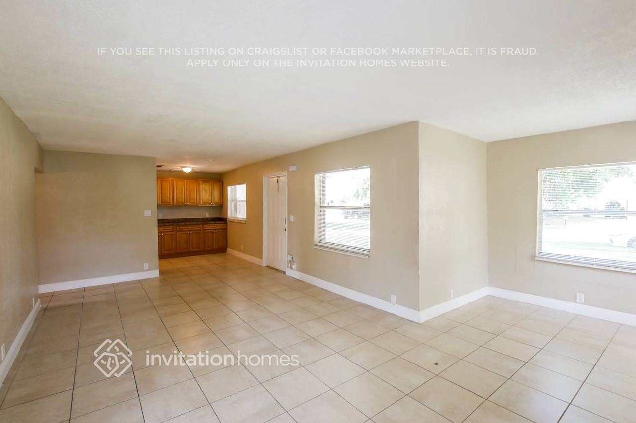 1401 Nw 58th Ave - Photo 3 of 17