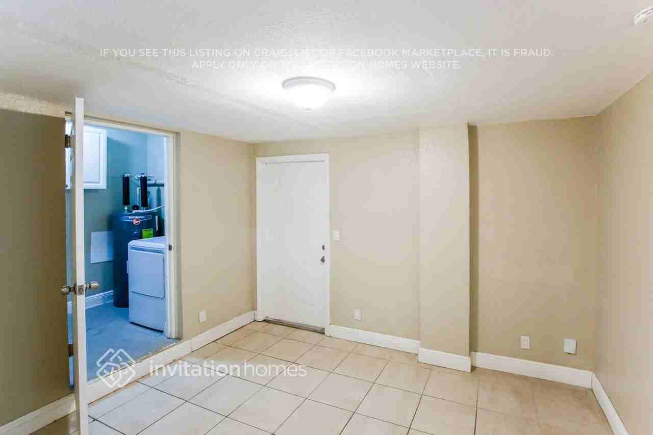1401 Nw 58th Ave - Photo 4 of 17