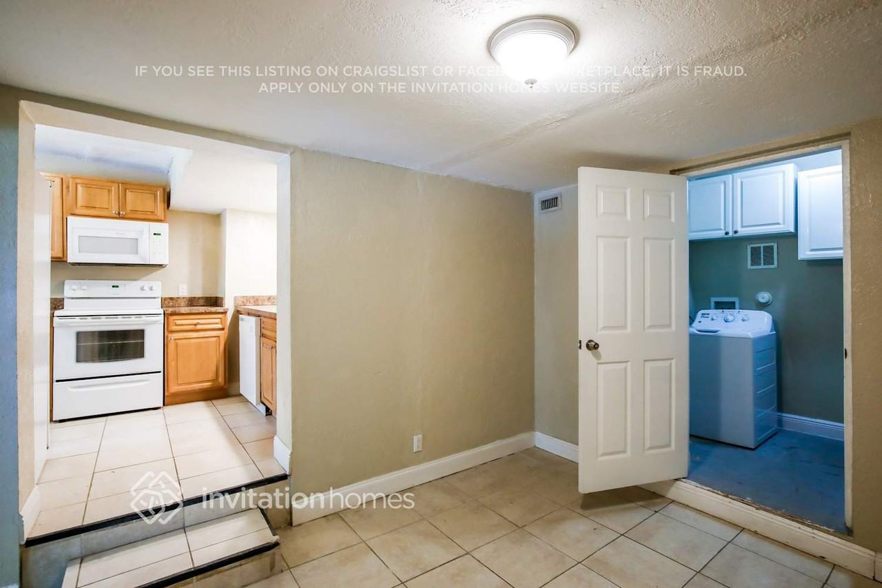 1401 Nw 58th Ave - Photo 5 of 17
