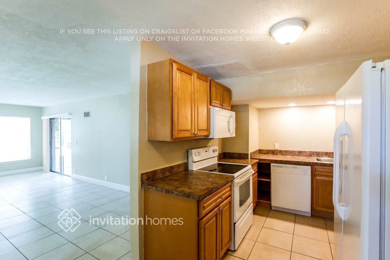 1401 Nw 58th Ave - Photo 7 of 17