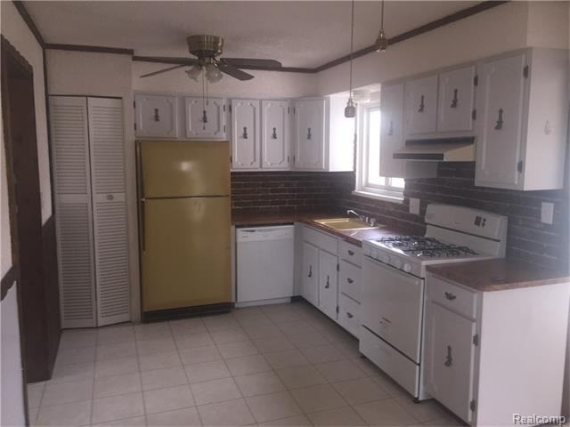 33148 Janet Ave - Photo 2 of 8