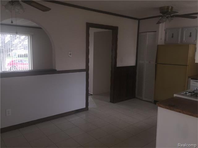 33148 Janet Ave - Photo 3 of 8