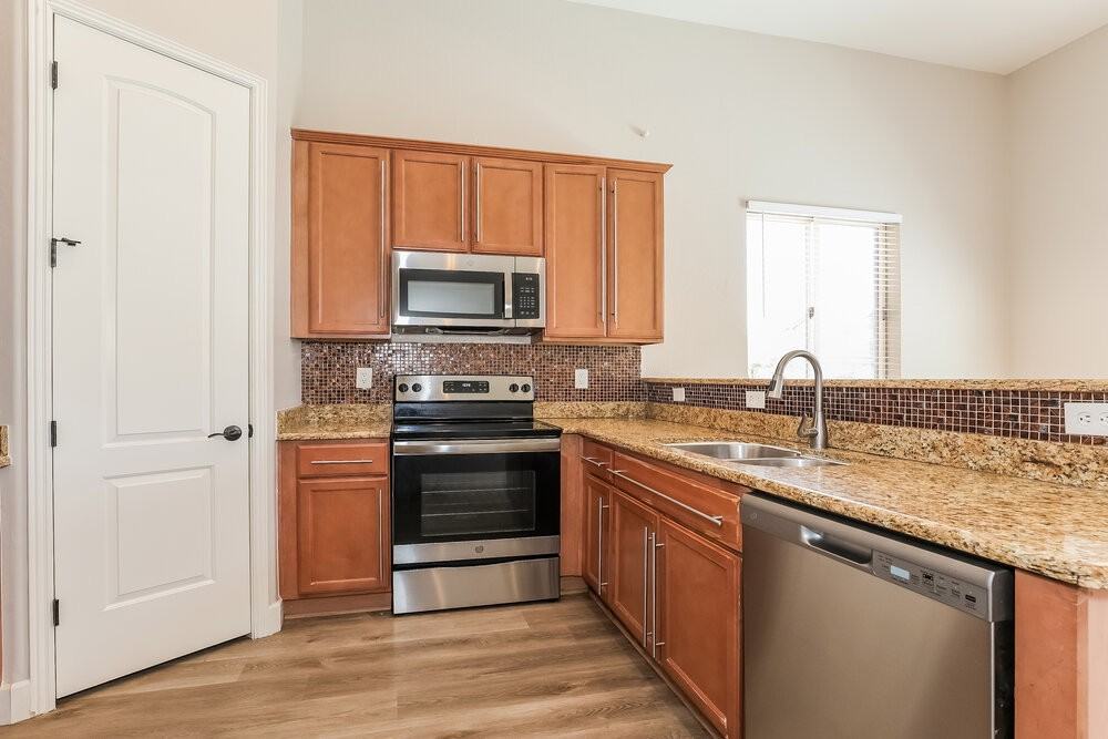 6512 S 49th Dr - Photo 7 of 17