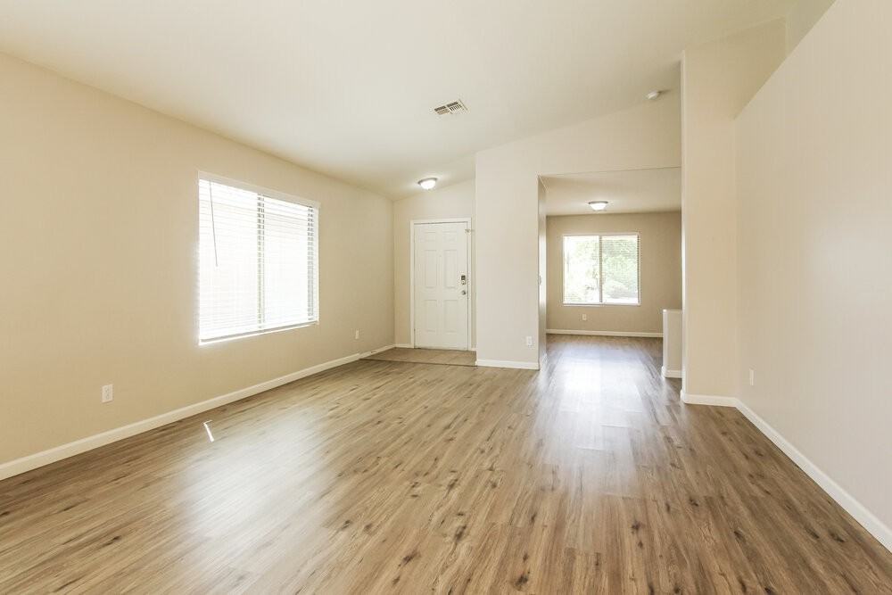 6426 W Watkins St - Photo 5 of 16