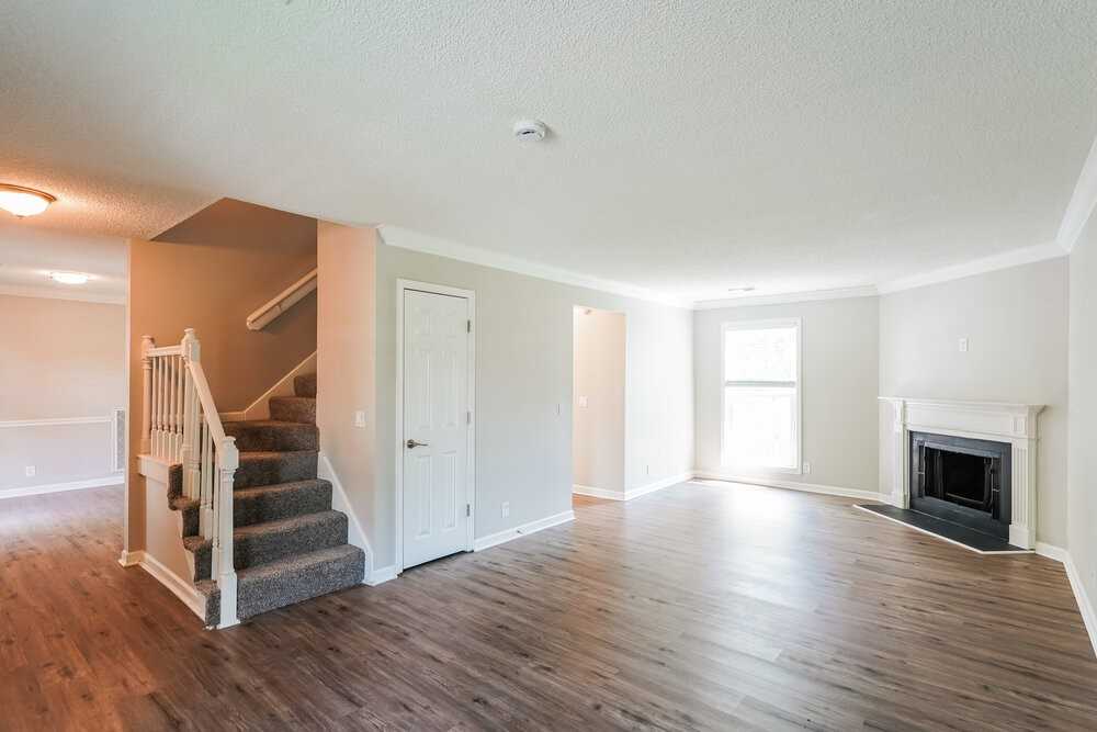 111 Dorchester Ct - Photo 4 of 17