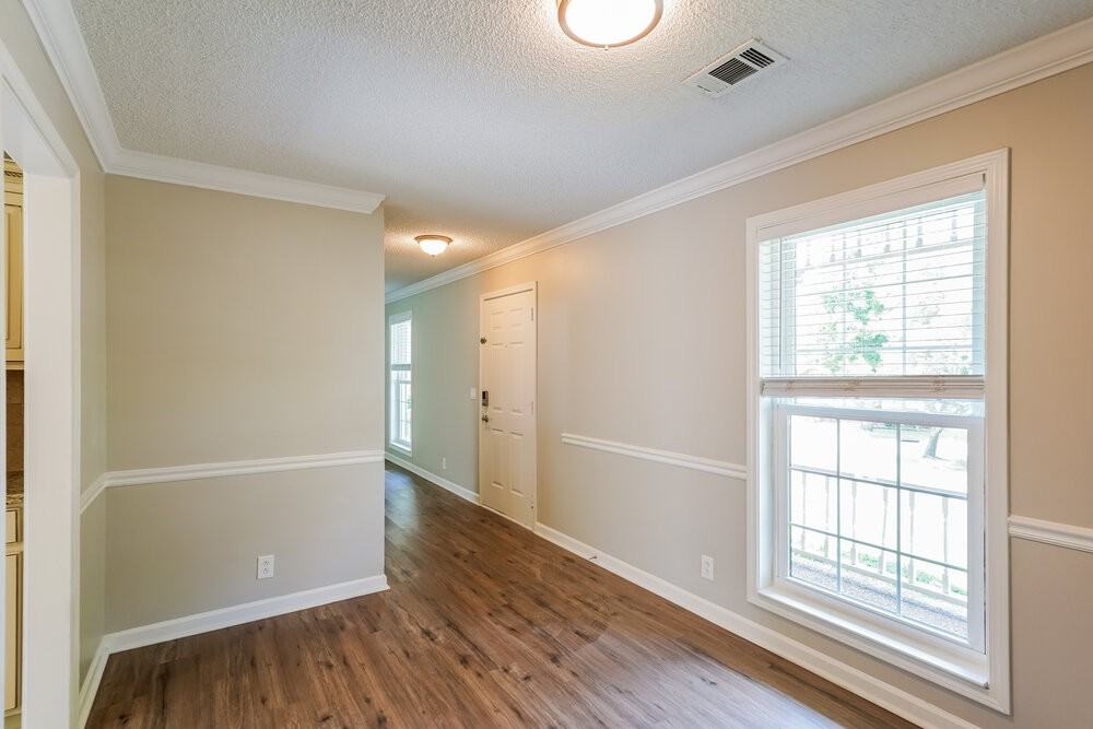 111 Dorchester Ct - Photo 6 of 17