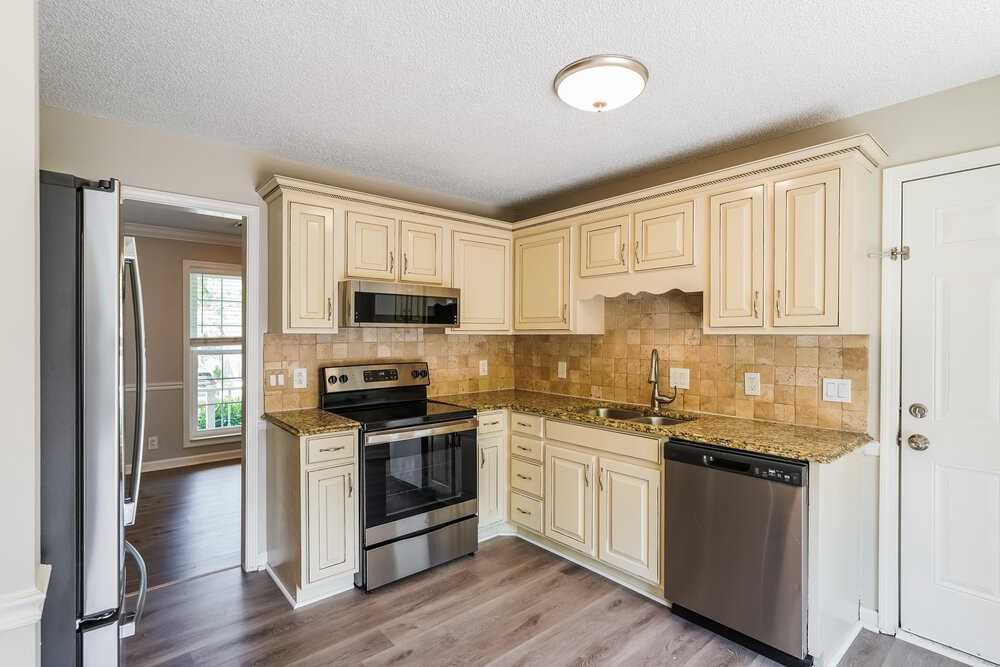 111 Dorchester Ct - Photo 7 of 17